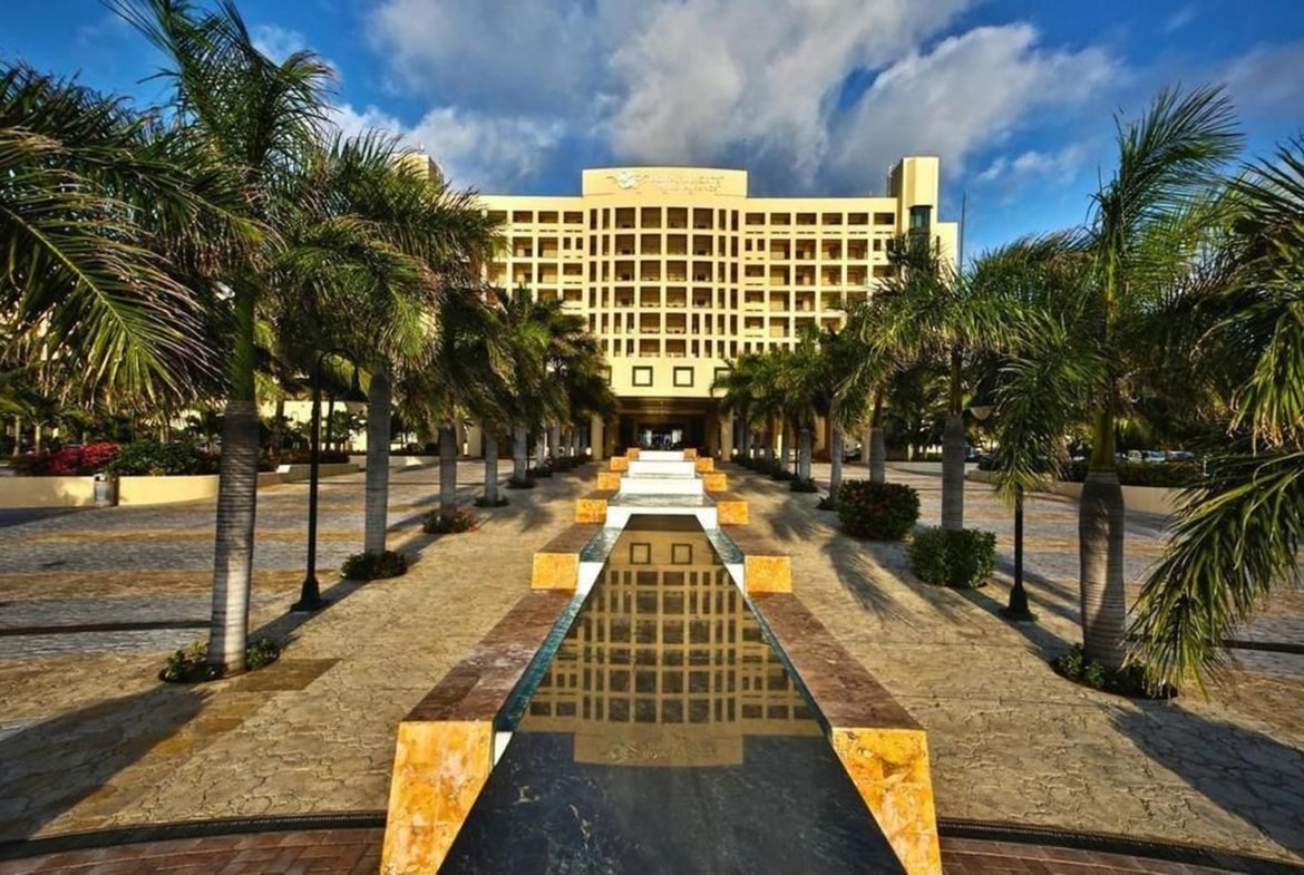 Royal Sands Entrance