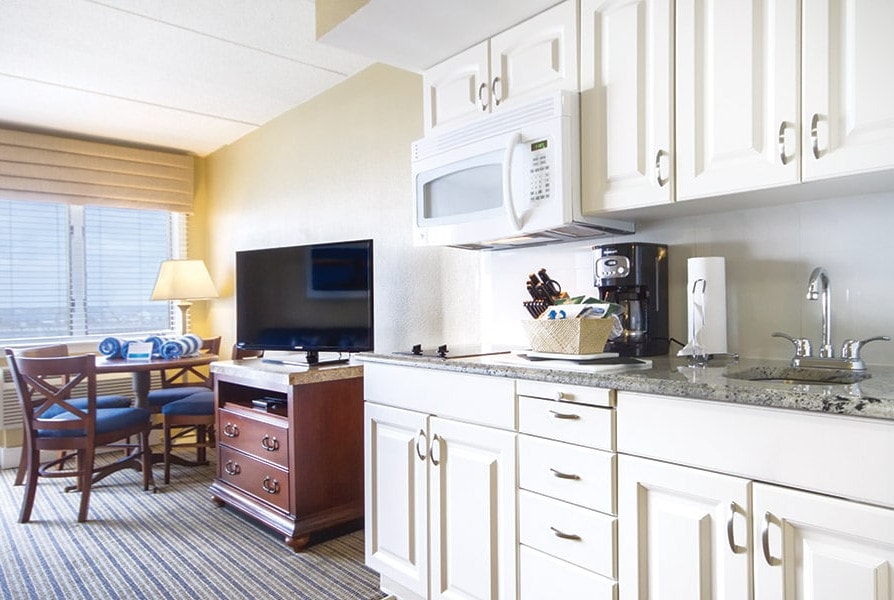 Wyndham Inn On Long Wharf 1 Bedroom Suite Kitchen