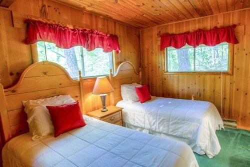 Club Chalet of Gatlinburg bedroom