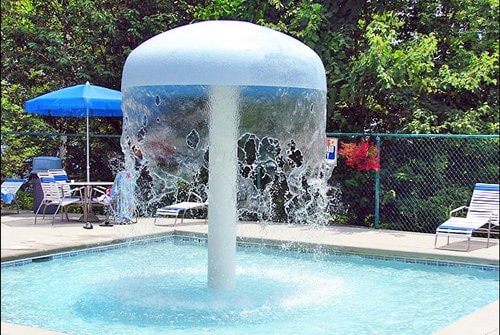 Club Chalet of Gatlinburg pool fountain