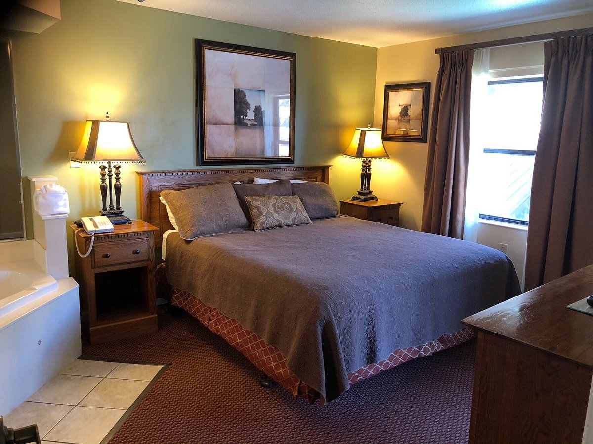 Gatlinburg Town Square bedroom