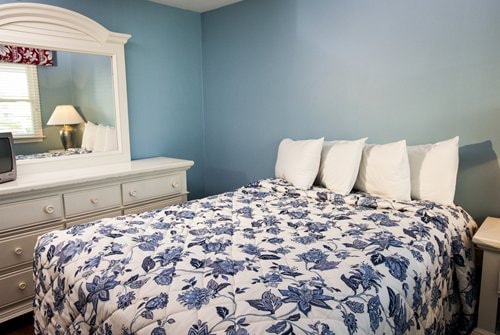 Edgewater Beach Resort bedroom