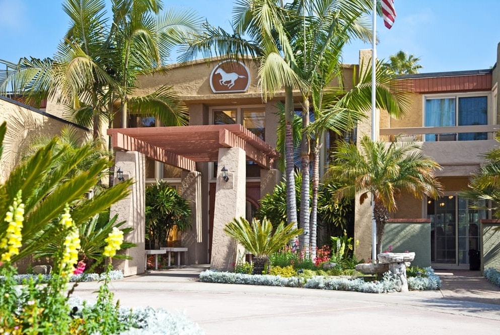 Winners Circle Beach And Tennis Resort exterior